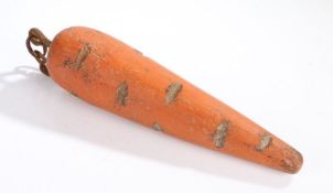 20th Century Green Grocers trade sign, carved as a carrot with a chain to the top, 48cm high