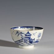 Lowestoft porcelain tea bowl decorated in the fence and pagoda pattern, 8cm diameter, 4.5cm high