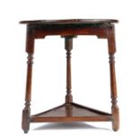 Queen Anne oak cricket table, the circular top above turned legs united by an undertier, 60cm