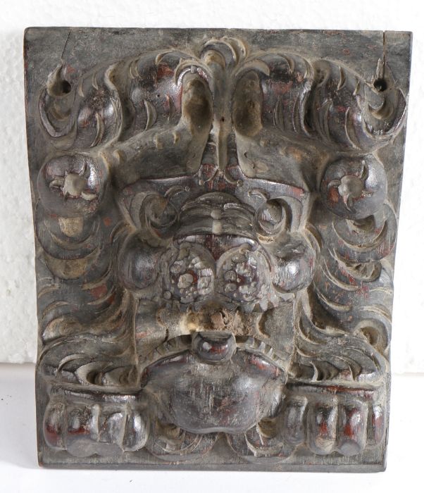 A  carved oak lion corbel, circa 1600-20 with a curled mane and open mouth with 'tongue',  above - Image 2 of 2