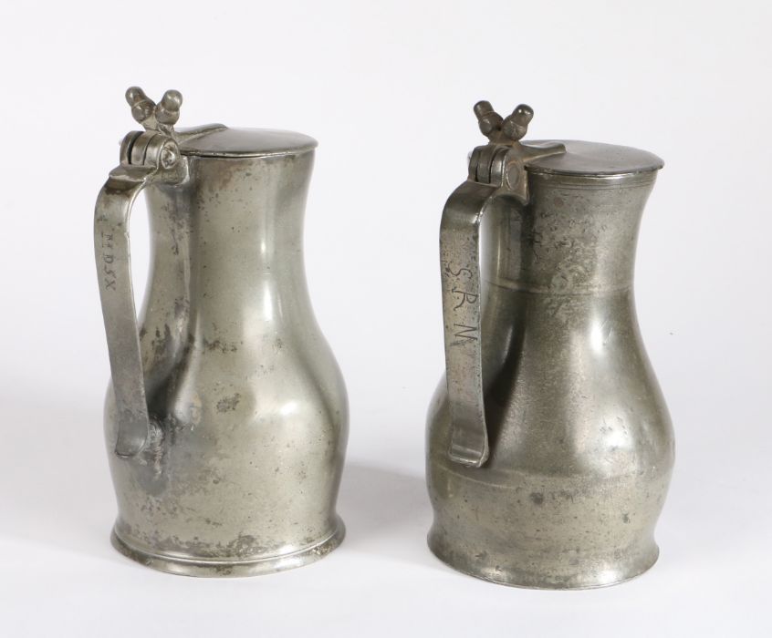 A mid-18th century pewter OEWS quart Jersey lidded measure, circa 1750 With touchmark of John de St. - Image 2 of 3