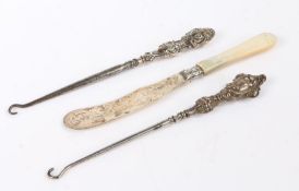 Victorian silver butter knife, Sheffield 1861, maker Henry Wilkinson & Co. with mother of pearl