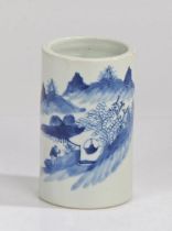 Chinese porcelain brush pot, Qing Dynasty, 19th Century, the cylinder bowl with blue and white glaze