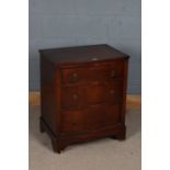 Mahogany veneered bow front chest of drawers, fitted three graduating drawers, 72.5cm high, 60.5cm