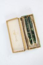 Conway Stewart "Dinkie" 550 fountain pen and No.25 propelling pencil, boxed (2)