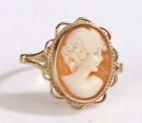 A 9ct gold cameo ring. Ring size P. Weighing 3.5 grams.