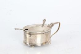 George V silver mustard pot, Birmingham 1928, maker Docker & Burn Ltd. with shell form thumbpiece to