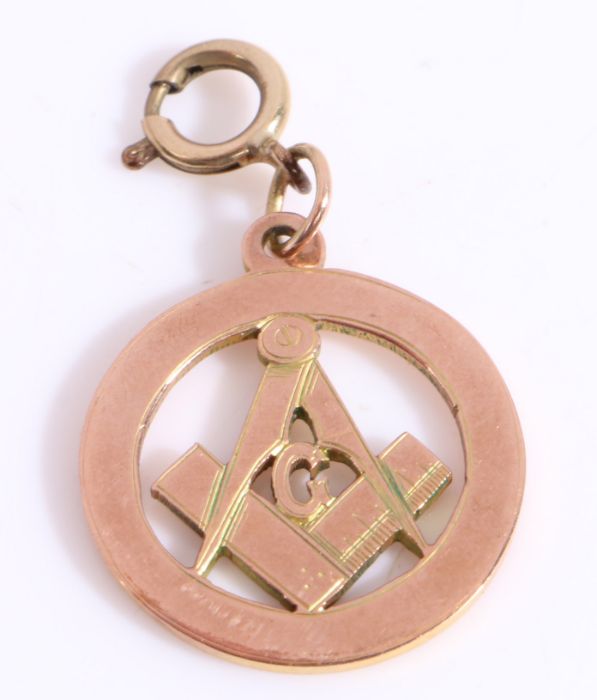 A 9ct yellow gold round Masonic geometry pendant/charm with a compass, ruler and letter G.