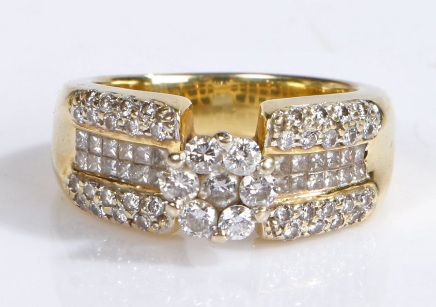 An 18ct yellow gold diamond cluster ring. Total approx. diamond carat weight: 1.05cts. Colour: H-