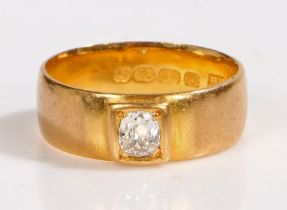 A 22ct yellow gold solitaire diamond ring. Approx. diamond carat weight 0.30cts. Colour: H-I.