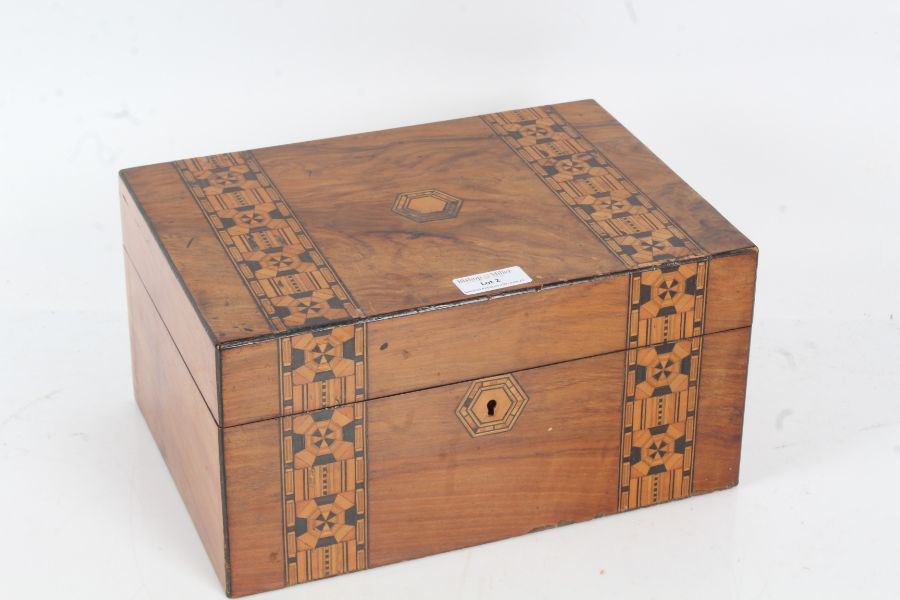 19th century parquetry inlaid box, with two bands of parquetry inlaid and a hexagonal deign to the