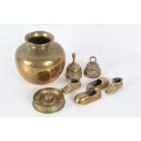 Collection of brass ware to include a trench art ash tray with the insignia of the Royal Artillery