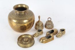 Collection of brass ware to include a trench art ash tray with the insignia of the Royal Artillery