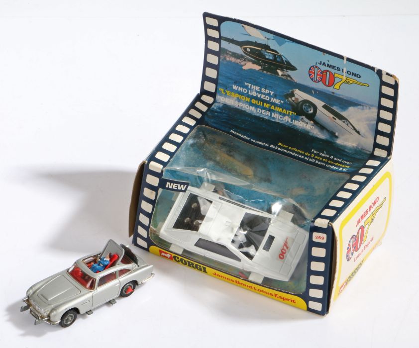 Corgi James Bond, Lotus Esprit 269, with some missiles, housed in original box, together with