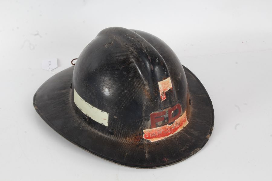 Fireman's helmet, in black