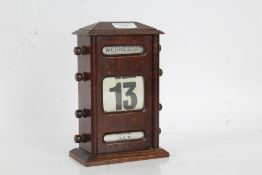 Edwardian oak adjustable desk top calendar, 20.5cm tall