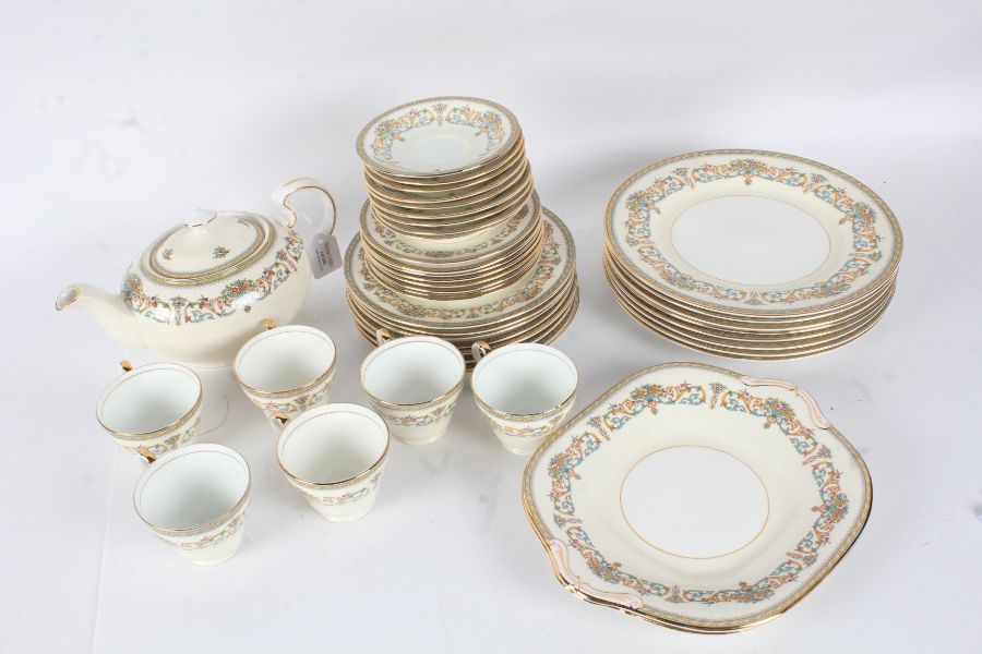 Quantity of Aynsley 'Henley' tea and dinner ware, comprising six tea cups, nine saucers, eight small