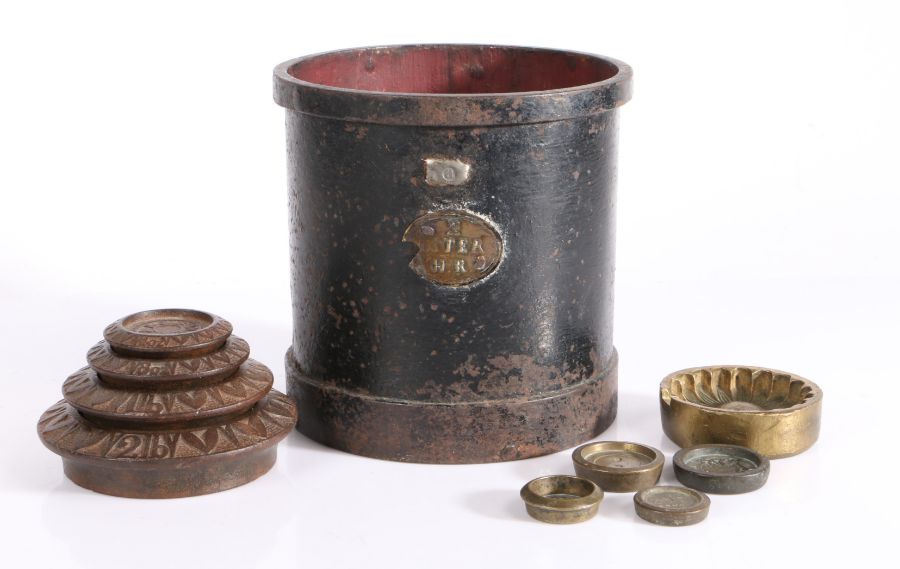 Weights and measures:  to include a two litre measure, a nest of weights by' AK & Sons', and single - Image 2 of 2