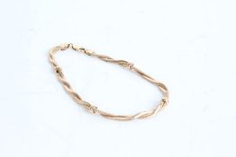 9 carat gold bracelet, the bracelet with two interwoven rows, weight 7.5 grams