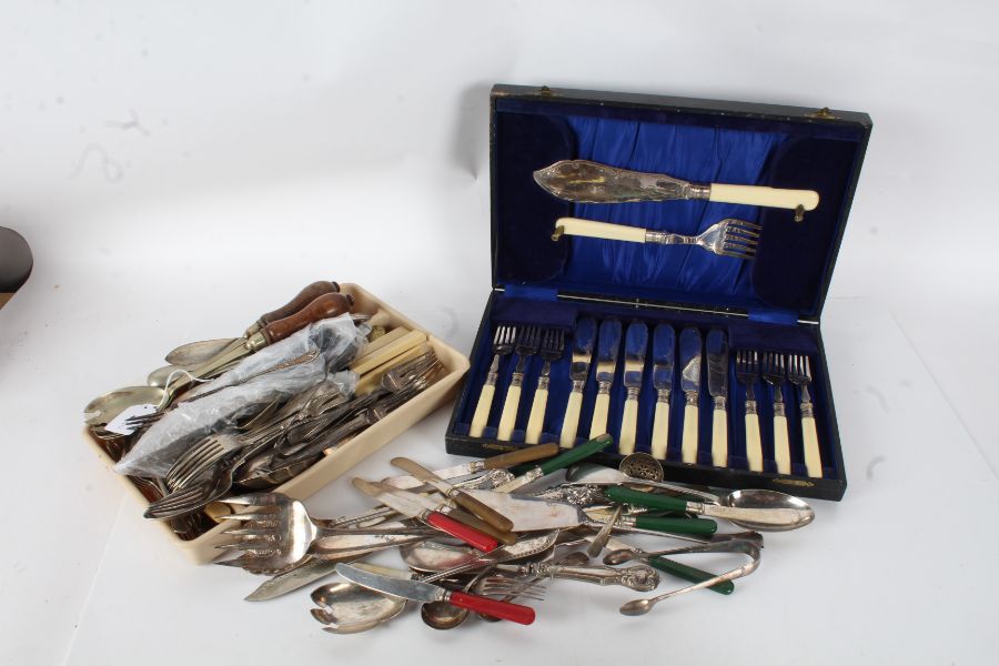 Cutlery to include cased set of fish knives, salad servers, tea knives, teaspoons etc. (qty)
