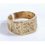 A 9 carat yellow gold textured signet ring. UK hallmarked. P. Birmingham. Ring size: P. Weighing 4.4