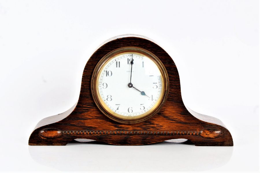 1920's oak case eight day mantle clock, the dial with roman numerals, 26.5cm wide