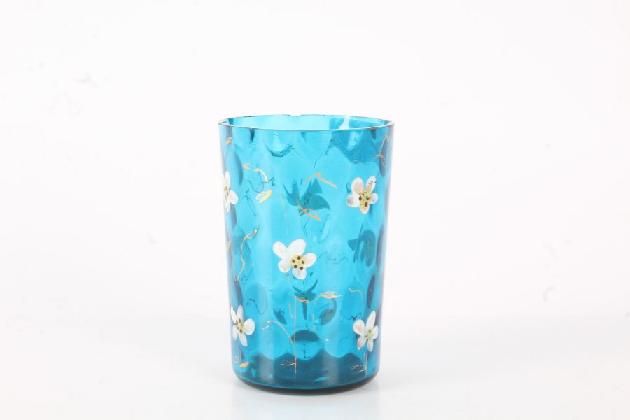 20th century blue glass decorated with white flowers, 11cm high