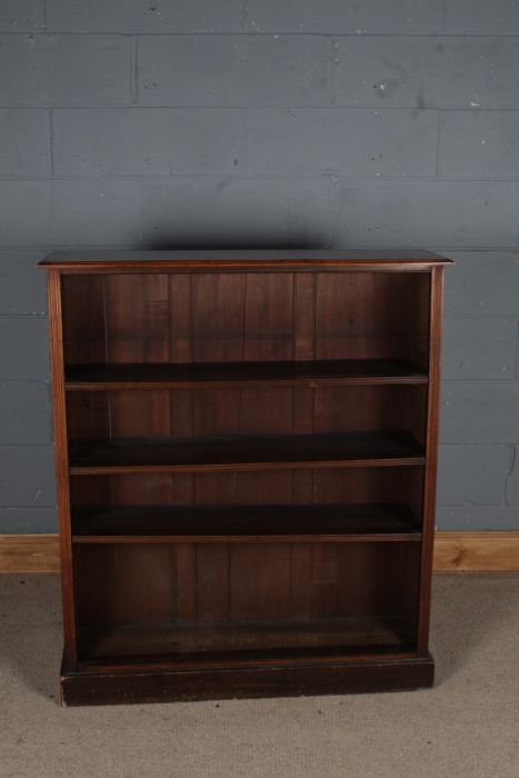 Mahogany open fronted bookcase, with three adjustable shelves, 105cm wide, 120.5cm high, 29cm deep