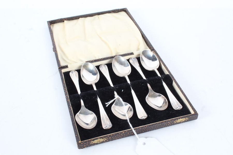 Set of six George V silver teaspoons, Sheffield 1931, maker TS, with old English pattern handles and