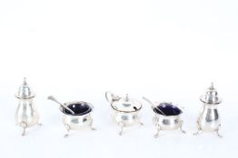 George V silver condiment set, Birmingham 1917, maker Horton & Allday, consisting of two salts