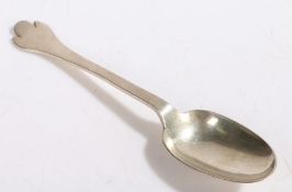 Guild of Handicrafts, Elizabeth II silver dessert spoon, London 1980, with rat tail bowl and
