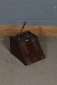 A Victorian mahogany and brass coal scuttle, together with a brass shovel, 29cm high