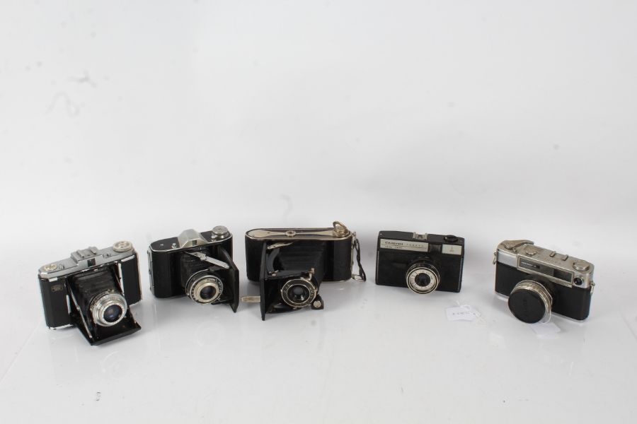 Five 20th century cameras and lenses to include a Zeiss Ikon Nettar with a Enna Werk Munchen Enar