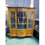 A Edwardian mahogany inlaid display cabinet having a bowfronted center section with glazed doors