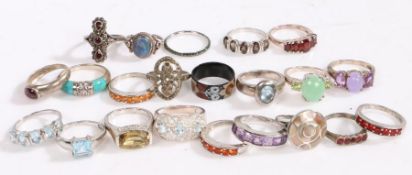 A good collection of silver rings, to include garnet examples etc (Qty)