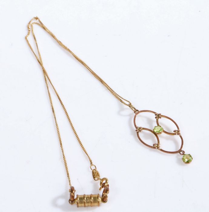 A 18 carat gold chain link necklace with a 9 carat gold and peridot pendant, gross weight 6.1 grams