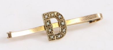 A 9 carat gold bar brooch with the letter D formed of pearls, weight 1.2 grams