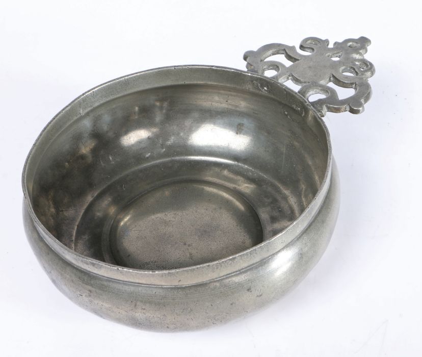 A Charles II pewter porringer, circa 1680 Having an old-English-ear with triangular bracket to the