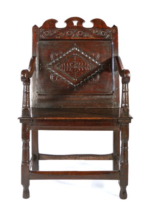 Museum deaccessioned: A Charles II oak panel-back open armchair, Lancashire, circa 1670 The back - Bild 3 aus 3