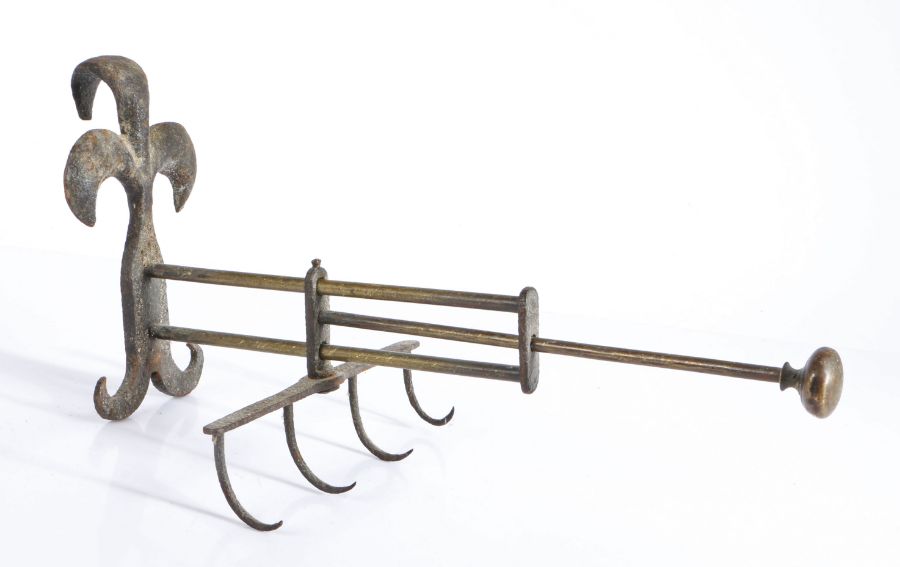 An 18th century iron and brass adjustable cooking hook/spit The fleur-de-lys style hook with a - Image 2 of 2