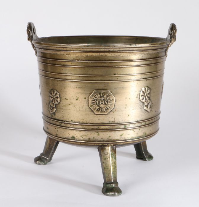 A 17th century bronze-alloy 'cauldron'-type vessel With two lug handles cast as putto, with body - Image 2 of 2