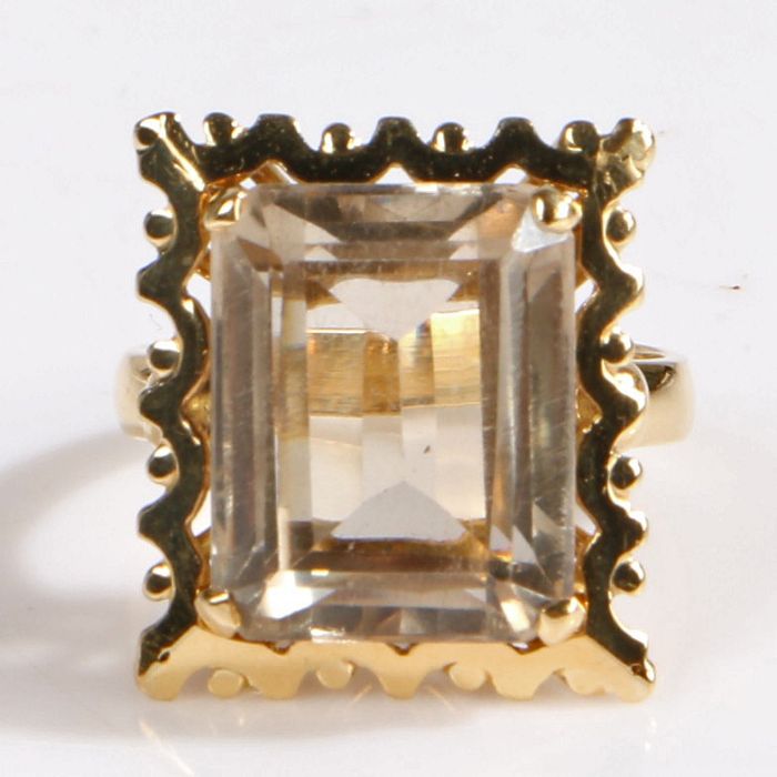 A 18 carat gold citrine ring, the head set with a baguette cut citrine stone, ring size P weight 9.0