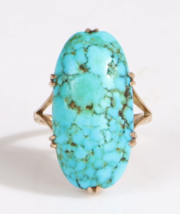 9 carat gold and turquoise ring, having an elongated oval cut piece of turquoise set within a six