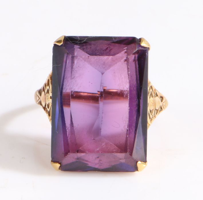 A yellow metal ring amethyst set ring, the amethyst approximately measurement 190.70 x 13.94 x 6.