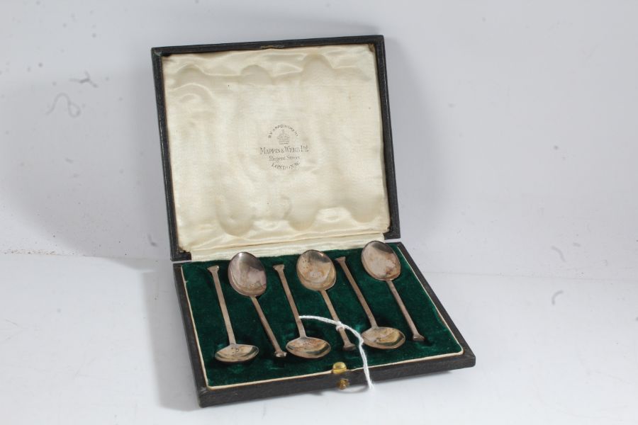 Set of six George V silver seal top teaspoons, Sheffield 1925, maker Mappin & Webb, housed in