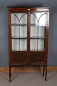 Edwardian mahogany and boxwood strung display cabinet, having a pair of astragal glazed doors with