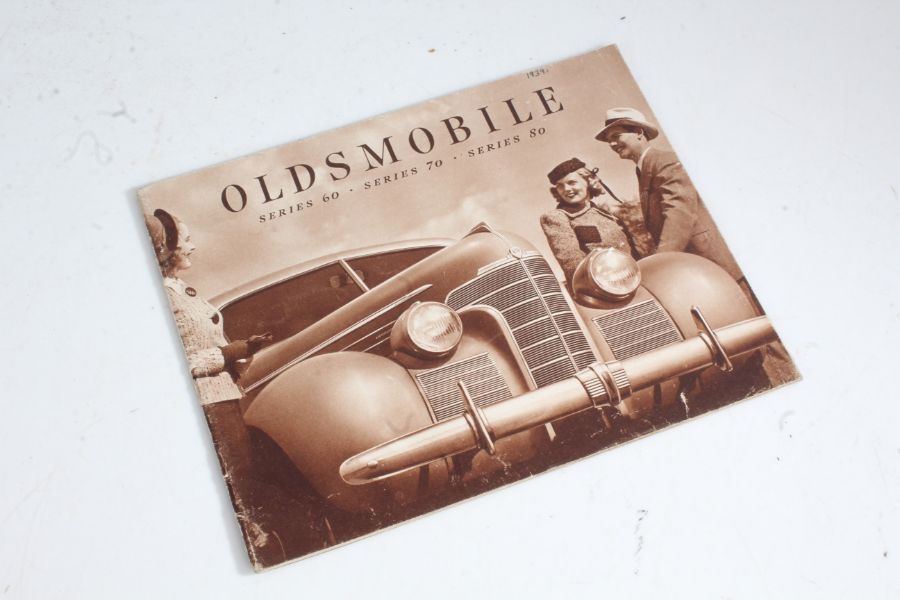 Oldsmobile series 60, 70, 80, c1939, 32 page sales catalogue with 14 full page illustrations and