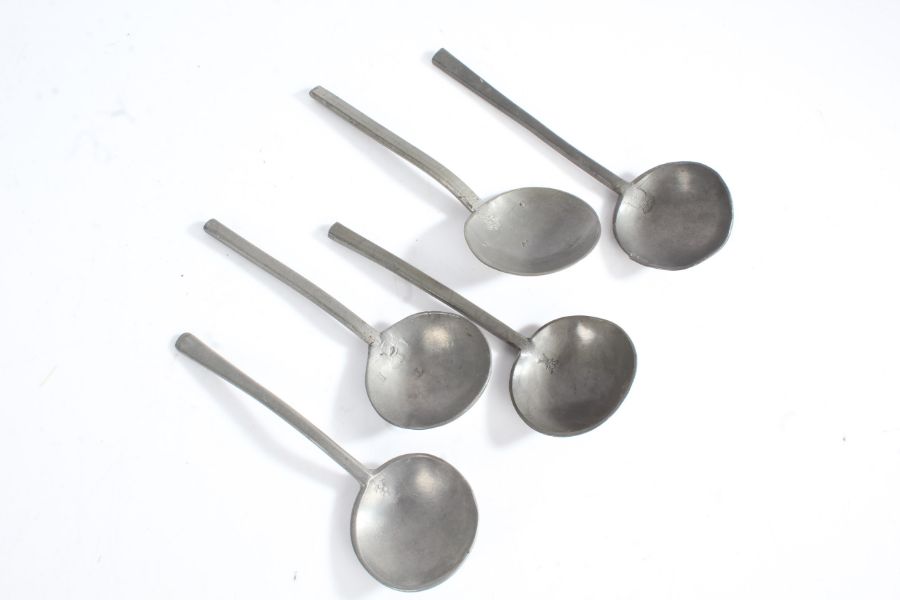 Five 17th century style pewter spoons, with plain stems and bowls, touch marks to bowl (5)