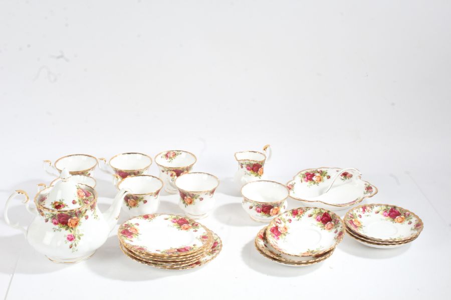 Royal Albert Old Country Roses pattern tea service, consisting of six tea cups, saucers and side