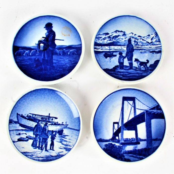 Four miniature Royal Copenhagen Fajance dishes, each 8cm diameter (4) - Image 2 of 2